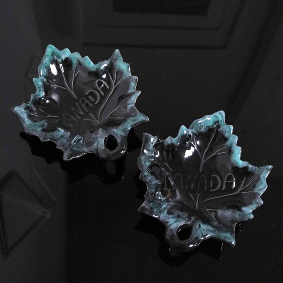 Vintage Pair of BLUE MOUNTAIN POTTERY Drip Glaze Maple Leaf Canada Dishes - Picture 3 of 8